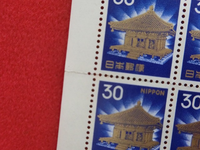 30円切手　中尊寺金色堂