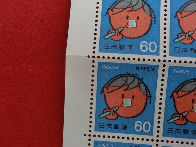 60円切手　手紙を書く男の子