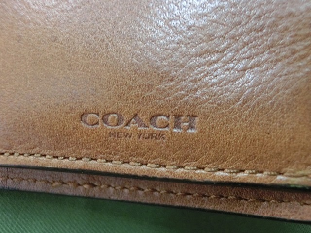 コーチ　ブレスト ポケット ウォレット シグネチャー エンボスド スポーツ カーフ レザー