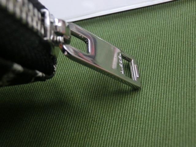 【未使用】ディーゼル  リピートロゴ ジップ付き コインポーチ  小銭入れ