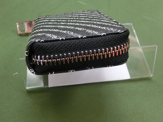 【未使用】ディーゼル  リピートロゴ ジップ付き コインポーチ  小銭入れ